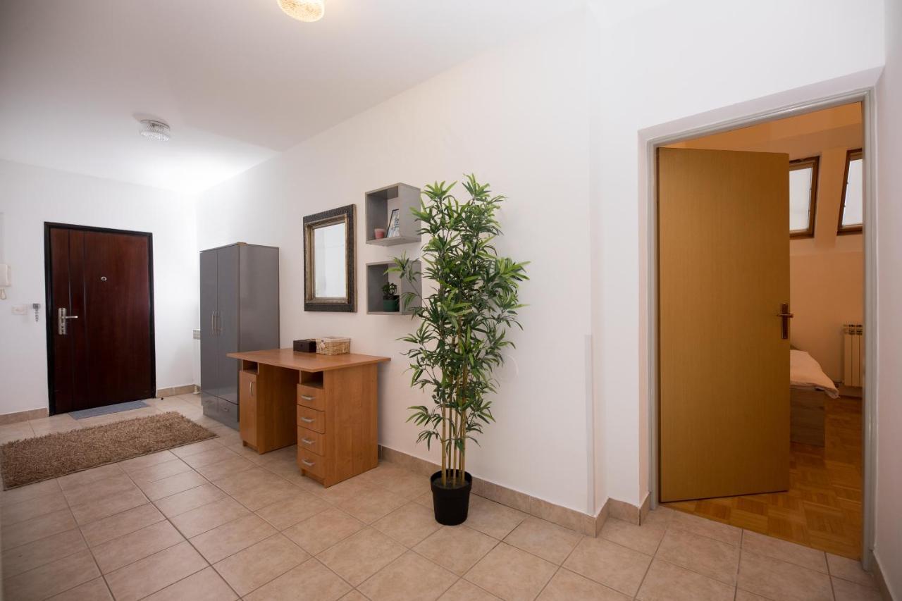 Apartman Ana Apartment Osijek Ngoại thất bức ảnh