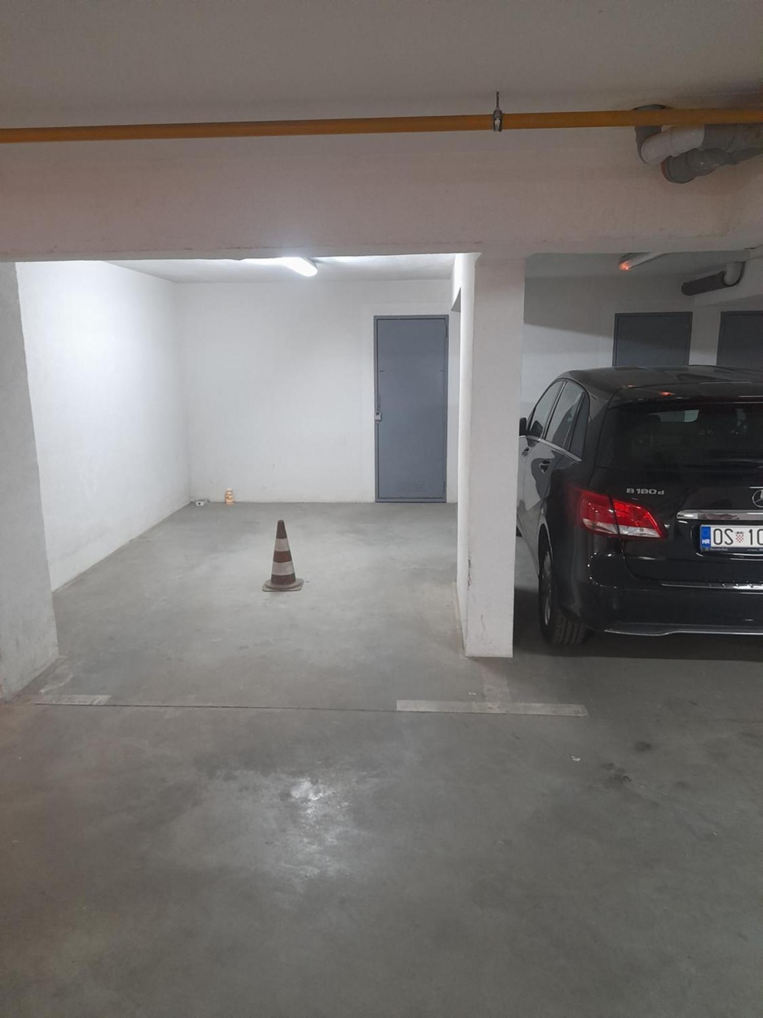 Apartman Ana Apartment Osijek Ngoại thất bức ảnh